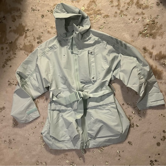 NWT ADIDAS TERREX XPLORIC RAIN.RDY CITYLinen Green